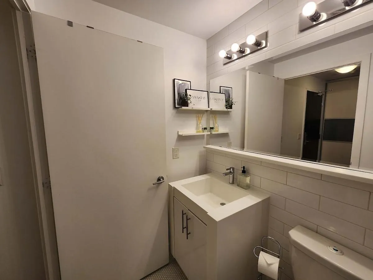 Queen St West Haven - Modern Loft, Downtown Toronto, Free Parking Apartment Toronto