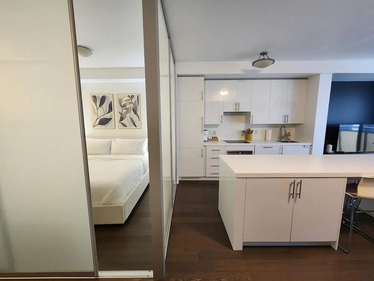 Queen St West Haven - Modern Loft, Downtown Toronto, Free Parking 0*, Toronto Canada