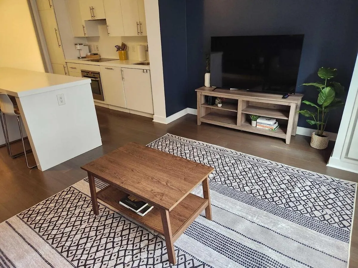 Queen St West Haven - Modern Loft, Downtown Toronto, Free Parking Canada