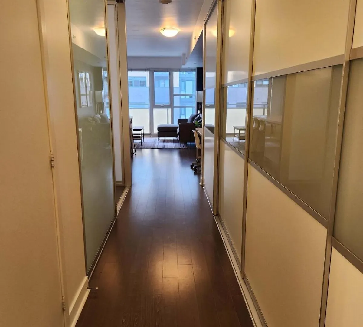 Queen St West Haven - Modern Loft, Downtown Toronto, Free Parking
