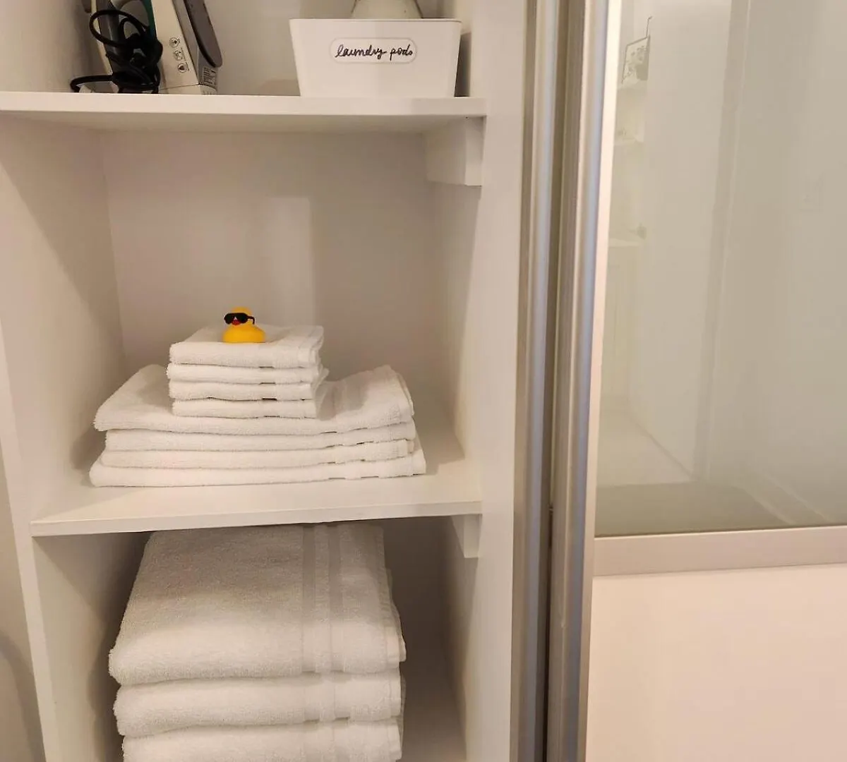 Queen St West Haven - Modern Loft, Downtown Toronto, Free Parking Canada
