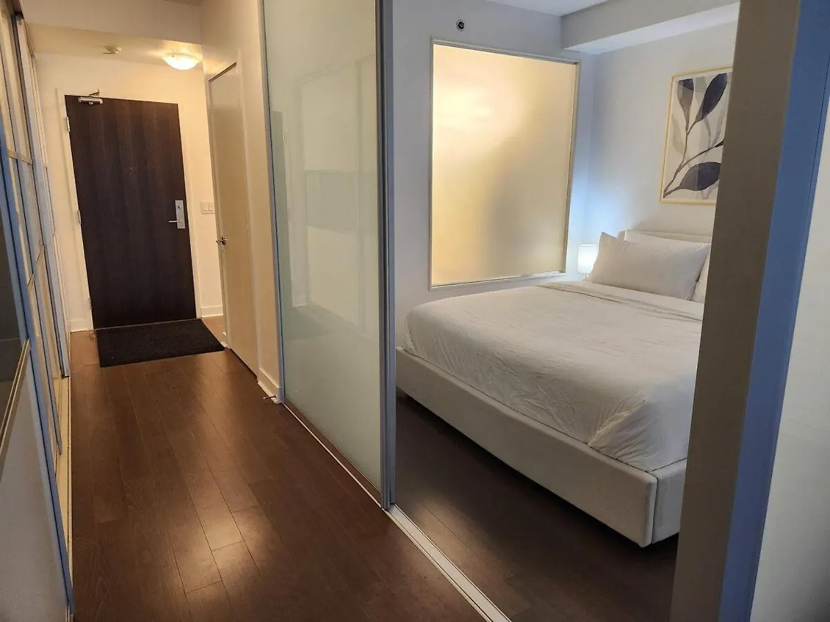Queen St West Haven - Modern Loft, Downtown Toronto, Free Parking Canada