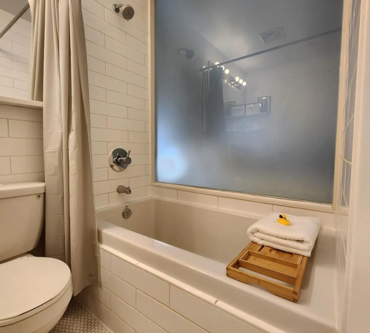 Queen St West Haven - Modern Loft, Downtown Toronto, Free Parking 0*, Toronto Canada