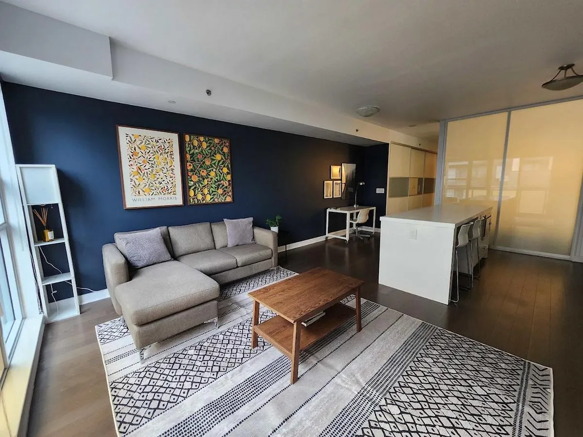 Queen St West Haven - Modern Loft, Downtown Toronto, Free Parking Apartment